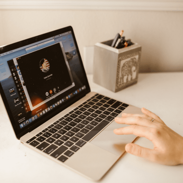 sin título (1280 x 400 px) (600 x 600 px)